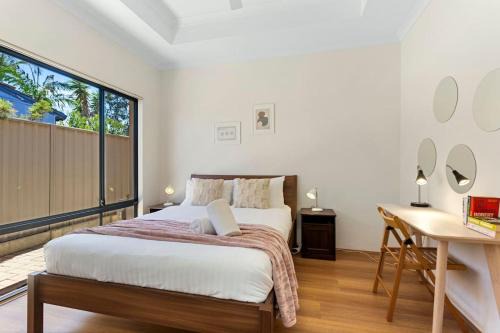 Innaloo Villa | Beachside Gem in Doubleview, Free Wi-Fi, Parking