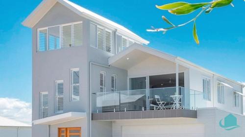 Caves Beach House | Beachside Oasis