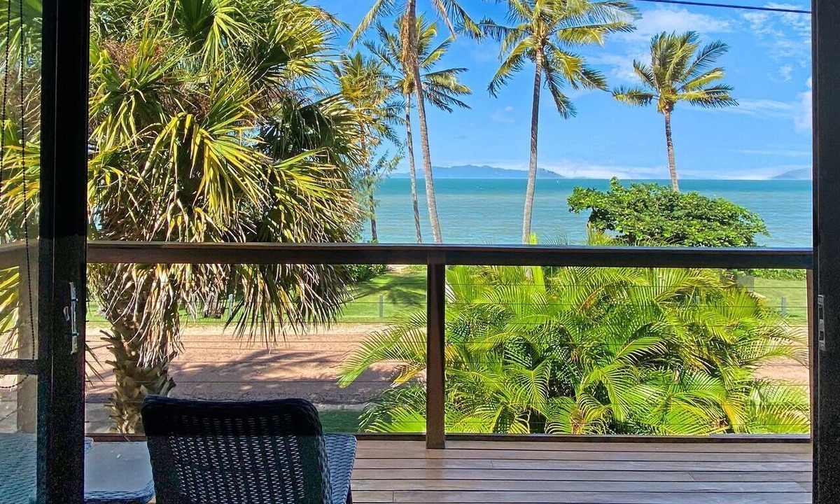 Nelly Bay Apartment | Beachside Palms Unit 2