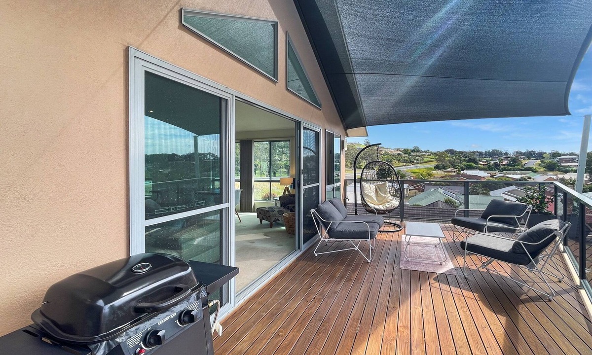 Surf Beach Apartment | Beachside Retreat with Garage Parking