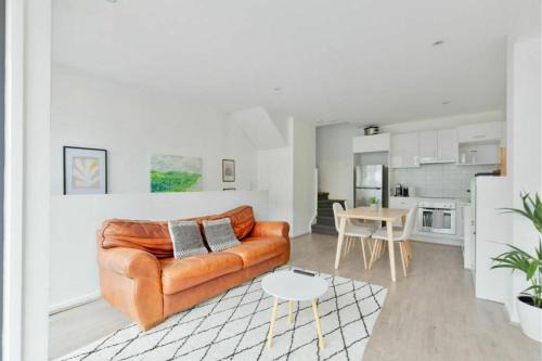 St. Kilda East Apartment | Beautiful 3BDR 2BA Townhouse in St Kilda East