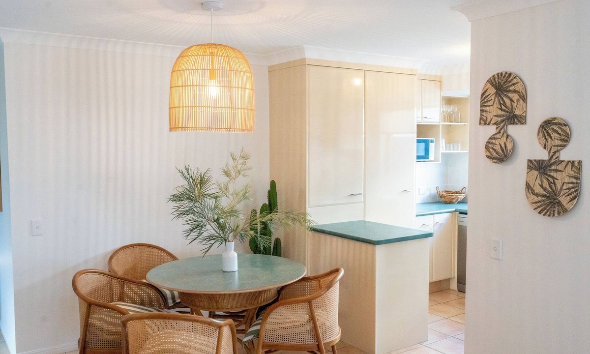 Burleigh Heads House | Beautiful Bright Burleigh Base with Beaches, boutiques, brunches and beyond.