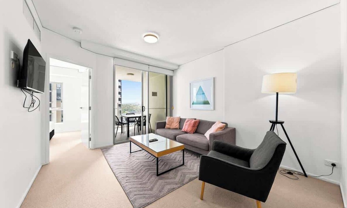 Bowen Hills Apartment | Belise - Executive 18th Floor Apt in Bowen Hills