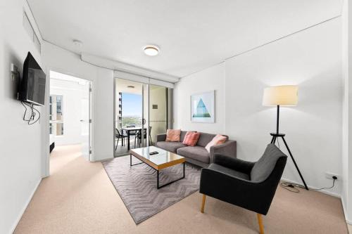 Bowen Hills Apartment | Belise - Executive 18th Floor Apt in Bowen Hills
