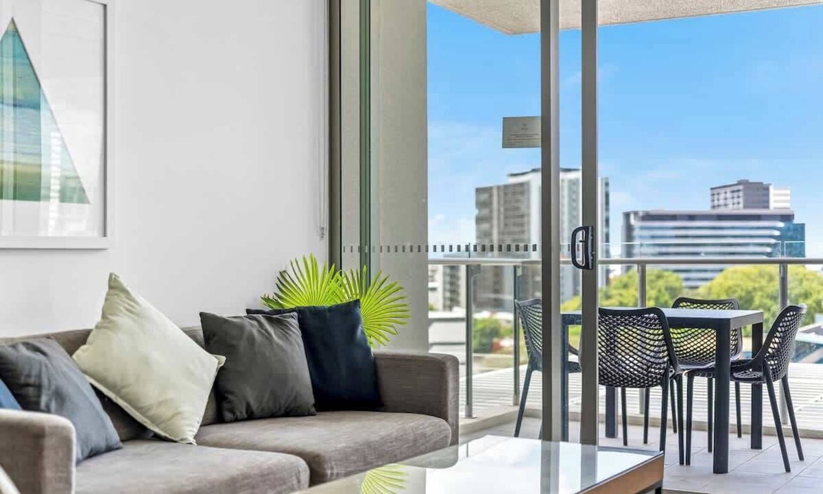 Bowen Hills Apartment | Belise - Executive 8th Floor Apt for 2!