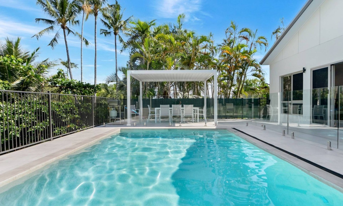 Trinity Beach House | Belle Escapes Sea La Vie