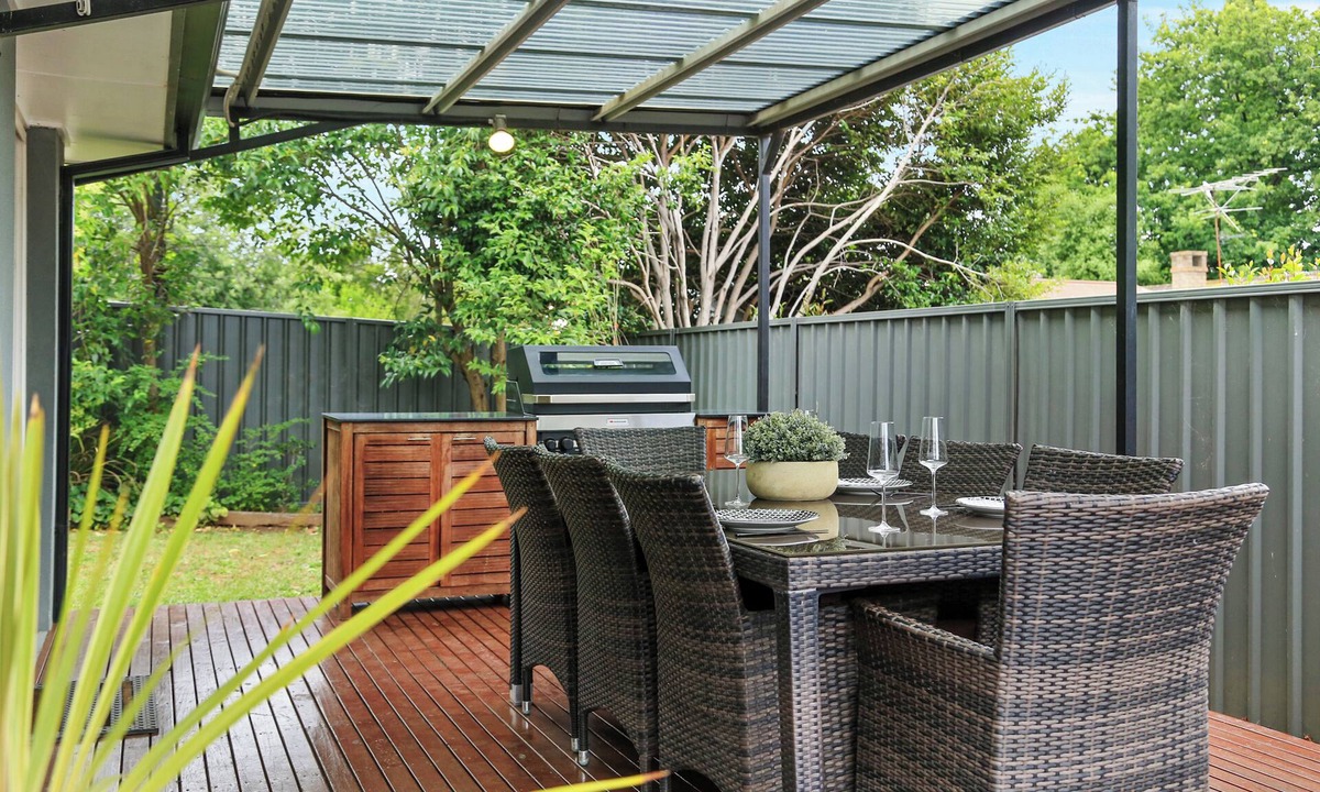 Bowral House | Belle in Bowral - walk to town