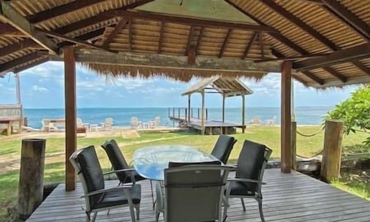 Amity Point Cabin | Belle's on Ballow - Kookaburra Lodge