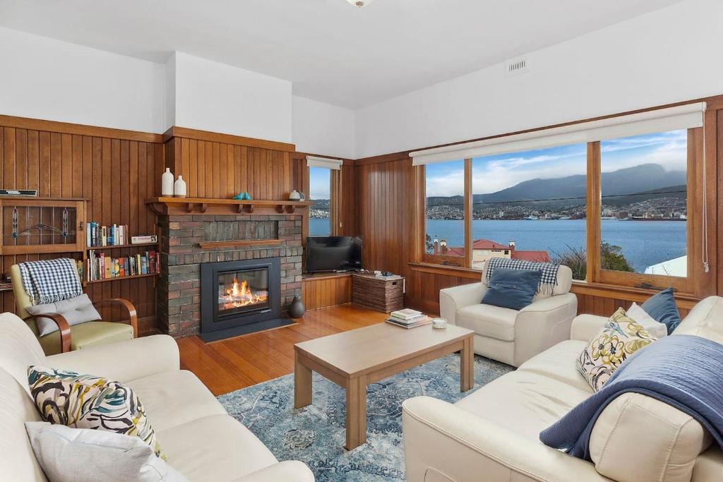 Bellerive House | Bellerive Bluff Magic - A Tranquil Panoramic Escape