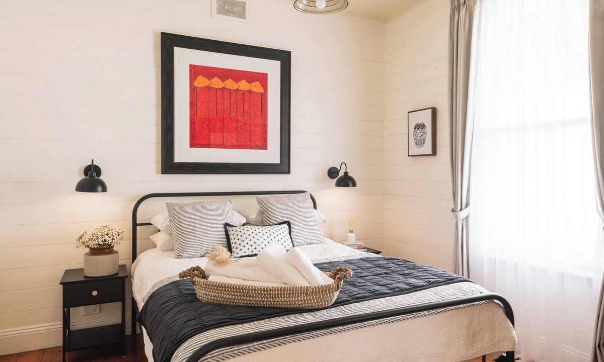 Queenscliff Hotel | Benambra Cottage