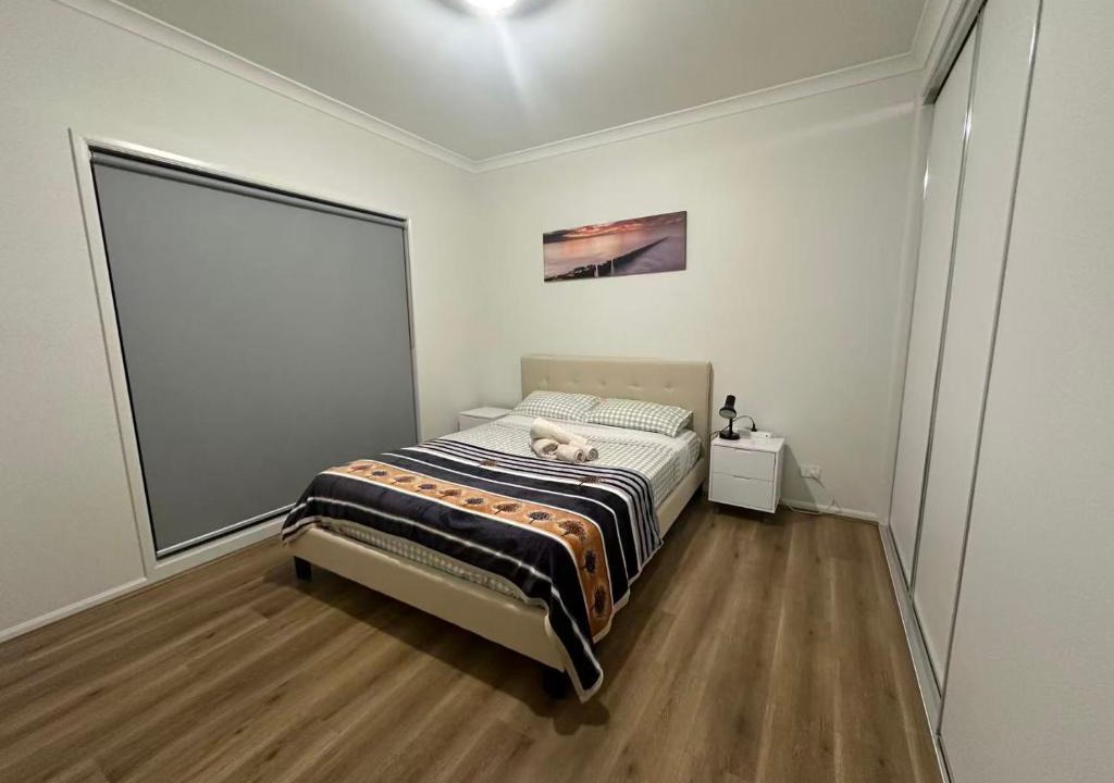 Berwick House | Berwick Modern Private Room- The Centre to Everything Close By