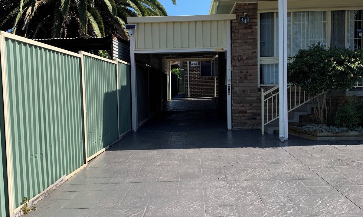 Fairfield West House | Big house 6 bedrooms, free parking