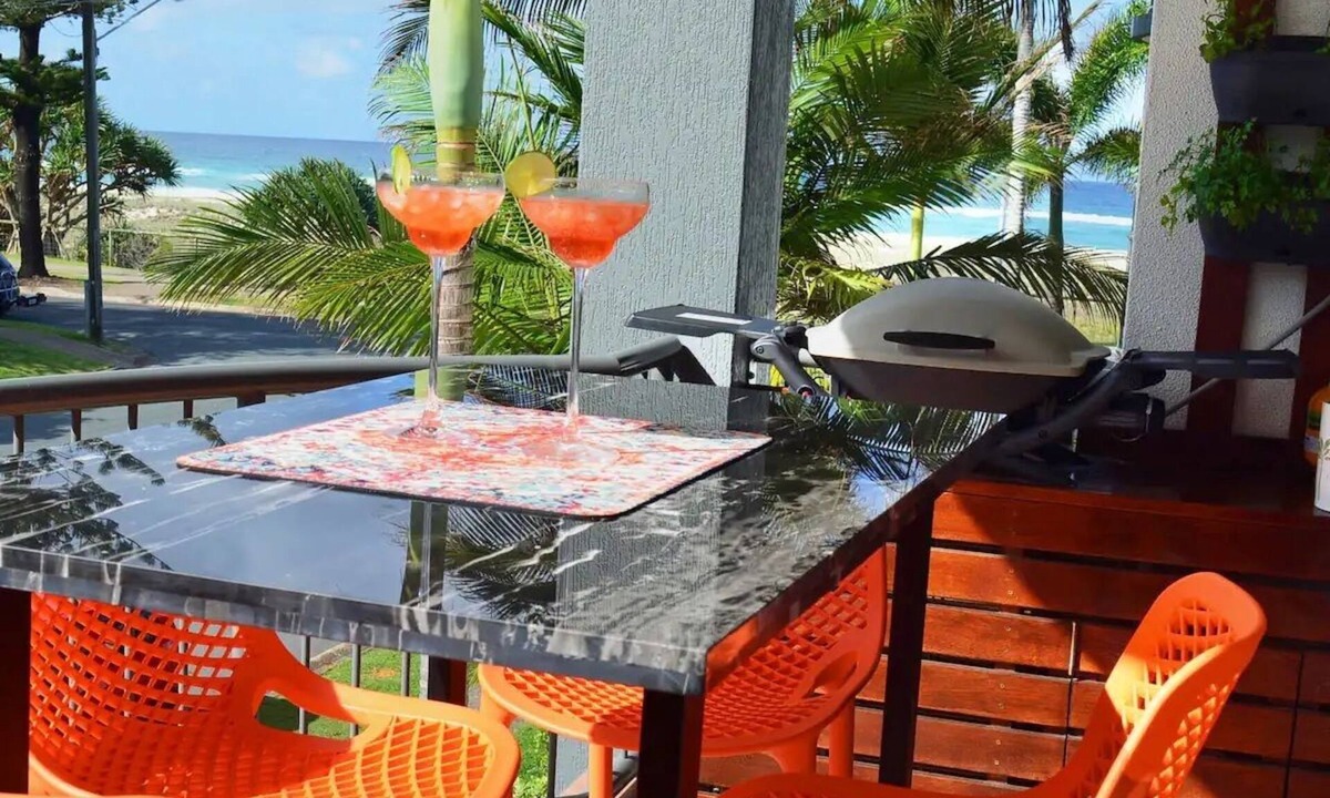 Bilinga Apartment | Bilinga Bliss - Luxury chic beachfront apartment. All Inclusive.