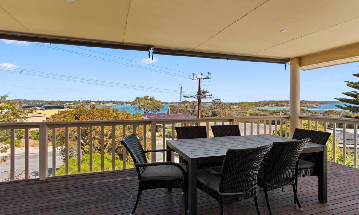 Lake Wangary House | Bimbadeen has commanding views to impress