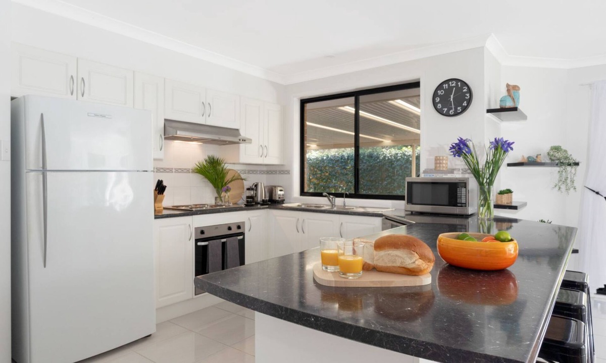 Culburra Beach House | Binowee – Spacious Relaxation