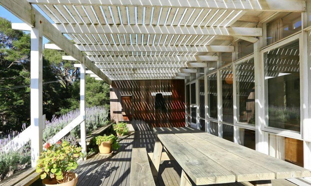 Portsea House | Binyara Cottage: 4 BR, 2 BA House in Postsea, Sleeps 9