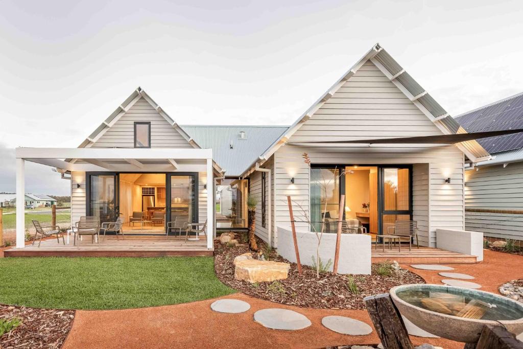 Witchcliffe House | Birdnest Parrot