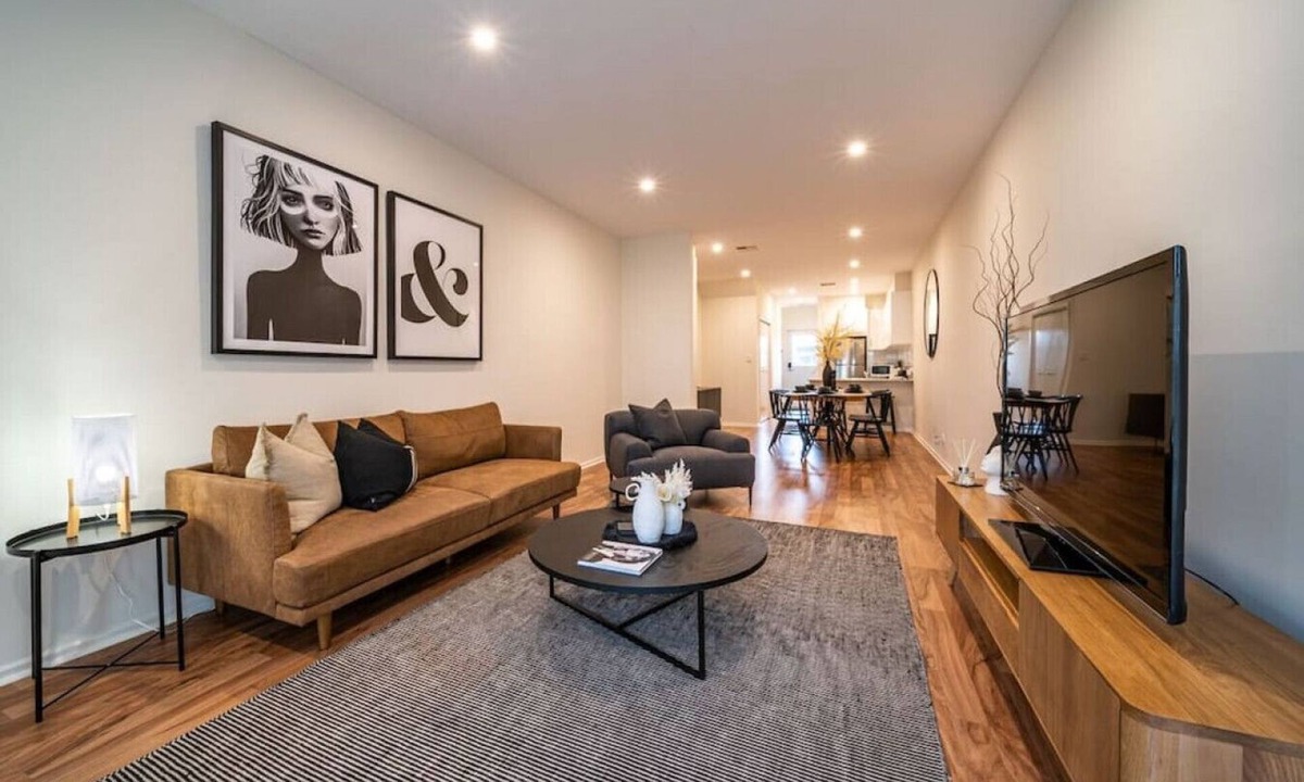 Brompton Apartment | Black Oak at Brompton – Contemporary Parkside Stay