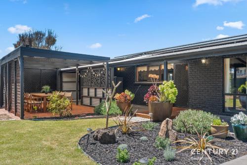 Silver Sands House | Black Pearl - Aldinga Beach - C21 SouthCoast Holidays