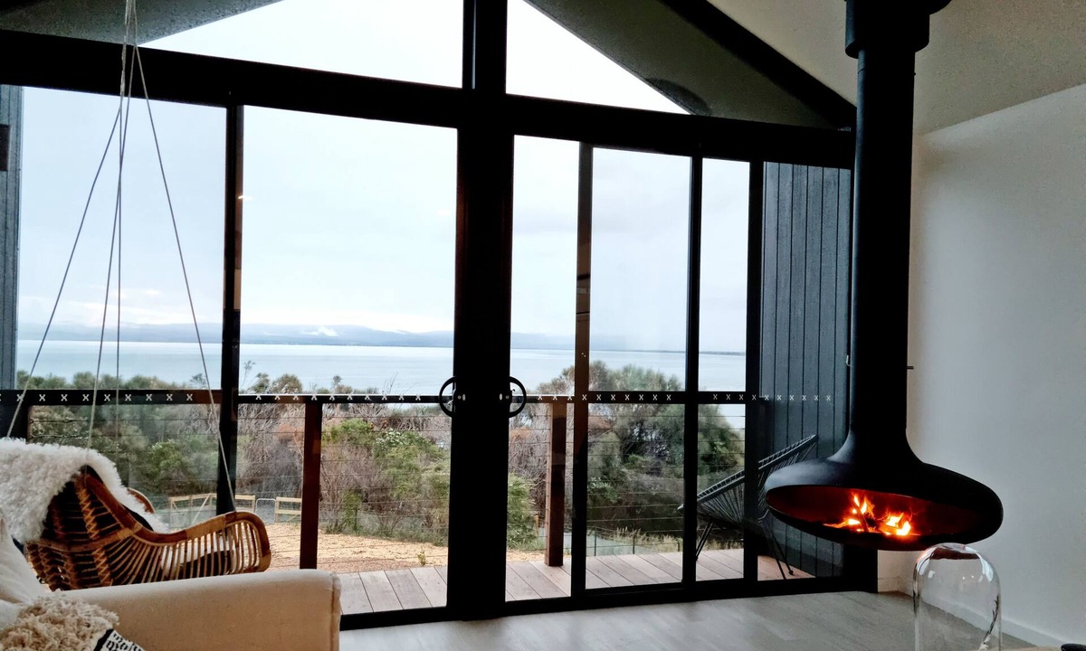 Coles Bay House | black + shack