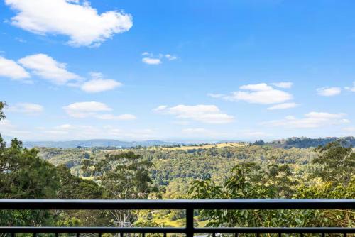 Mapleton House | Blackall Bliss Pet-Friendly Retreat, Deck & BBQ Near Flaxton Gardens & Pub