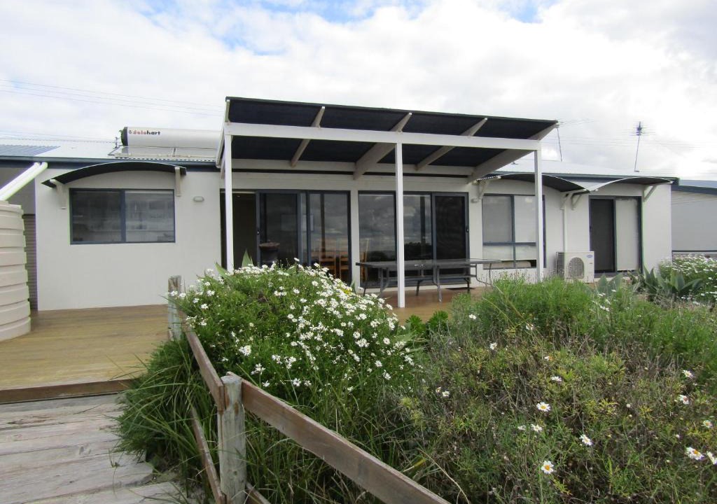 Melville House | Bliss - Beachfront Sultana Point -