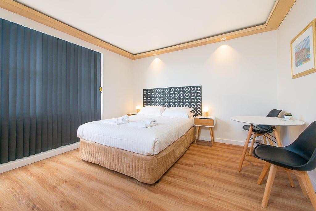 Battery Point Hotel | Blue Hills Motel