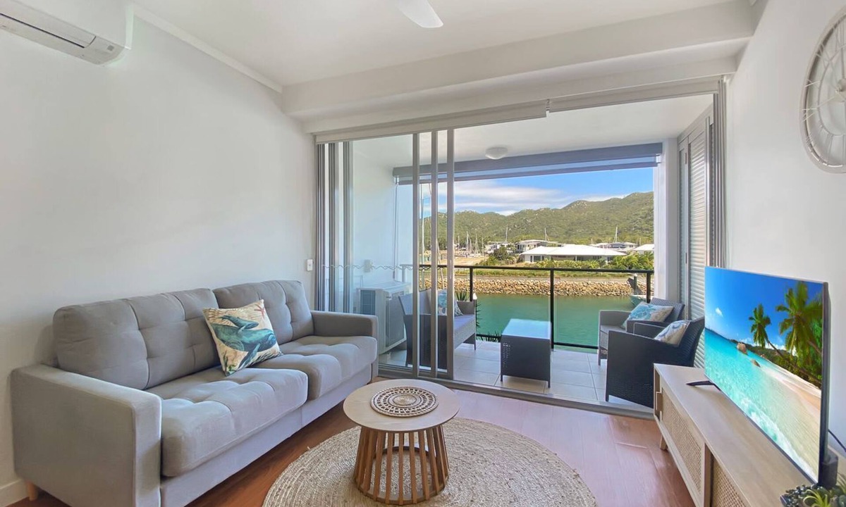 Nelly Bay Apartment | Blue on Blue Studio Room 1222