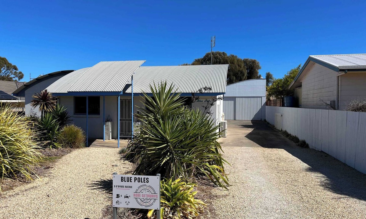 Waterhouse House | Blue Poles -Temporary Not Pet Friendly