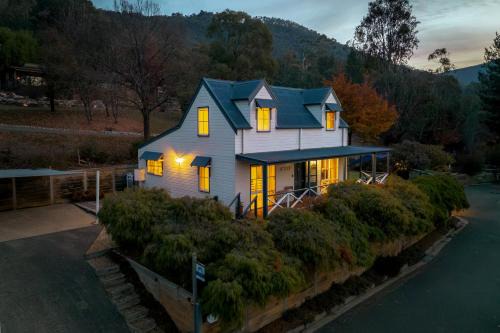 Bright House | BlueMill Cottage