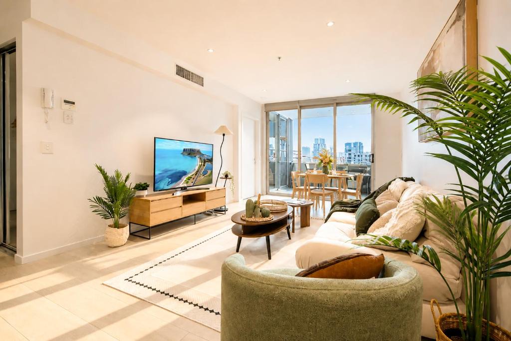 Kangaroo Point Apartment | Boho Retreat Apartment - Walk to Gabba Stadium - Free Parking
