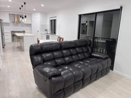 Bracken Ridge Apartment | Bracken Ridge 2BR Entire Home, Self Check-In, Parking