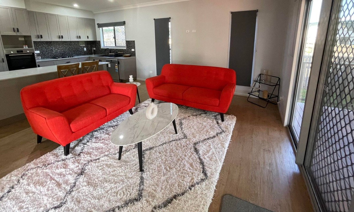 Rosslea House | BRAND NEW Spacious 4 bedroom house - FREE Wi-Fi