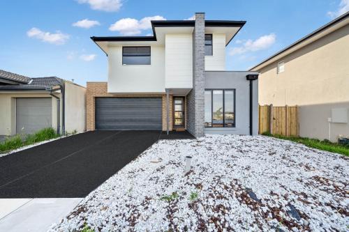 Melbourne House | Brand New, Spacious, Breezy, Comfy, Luxury Home