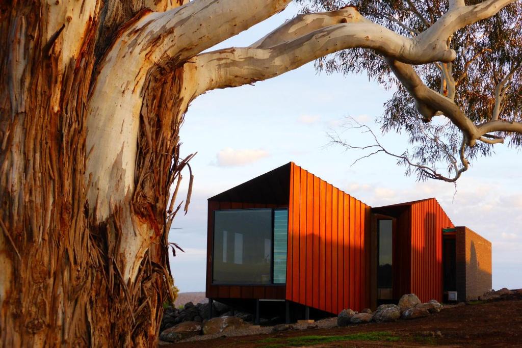 Elevated Plains House | Breakneck Gorge Oikos