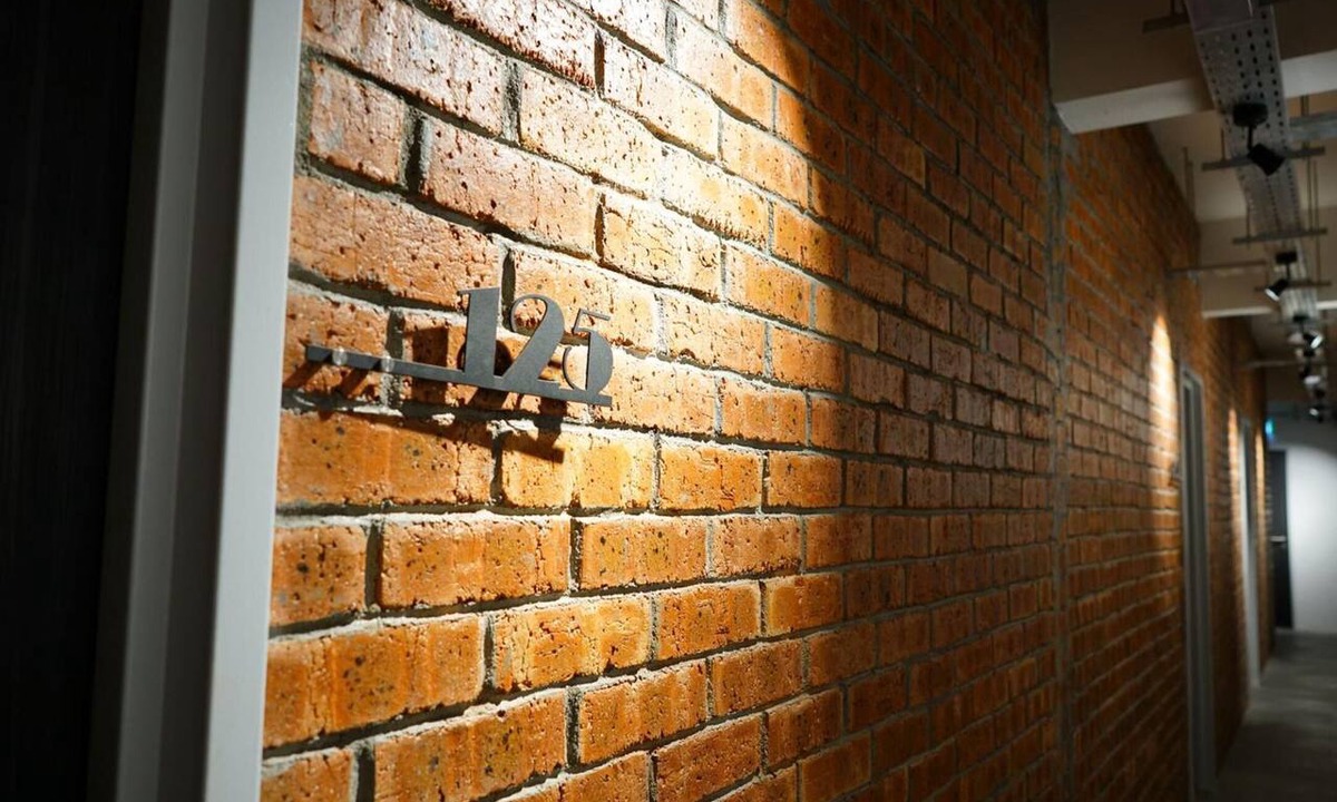 Taman Istana Hotel | Brick Box Hotel