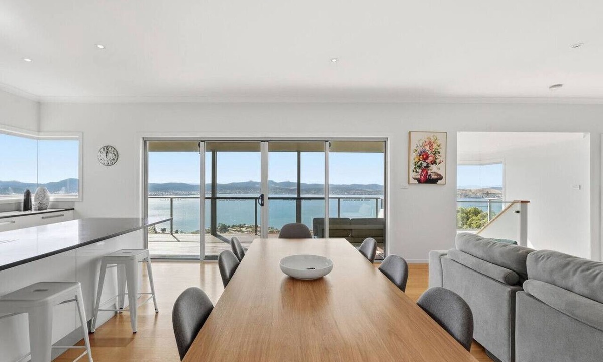 Sandy Bay House | Bridgeview Mansion Escape - Sandy Bay