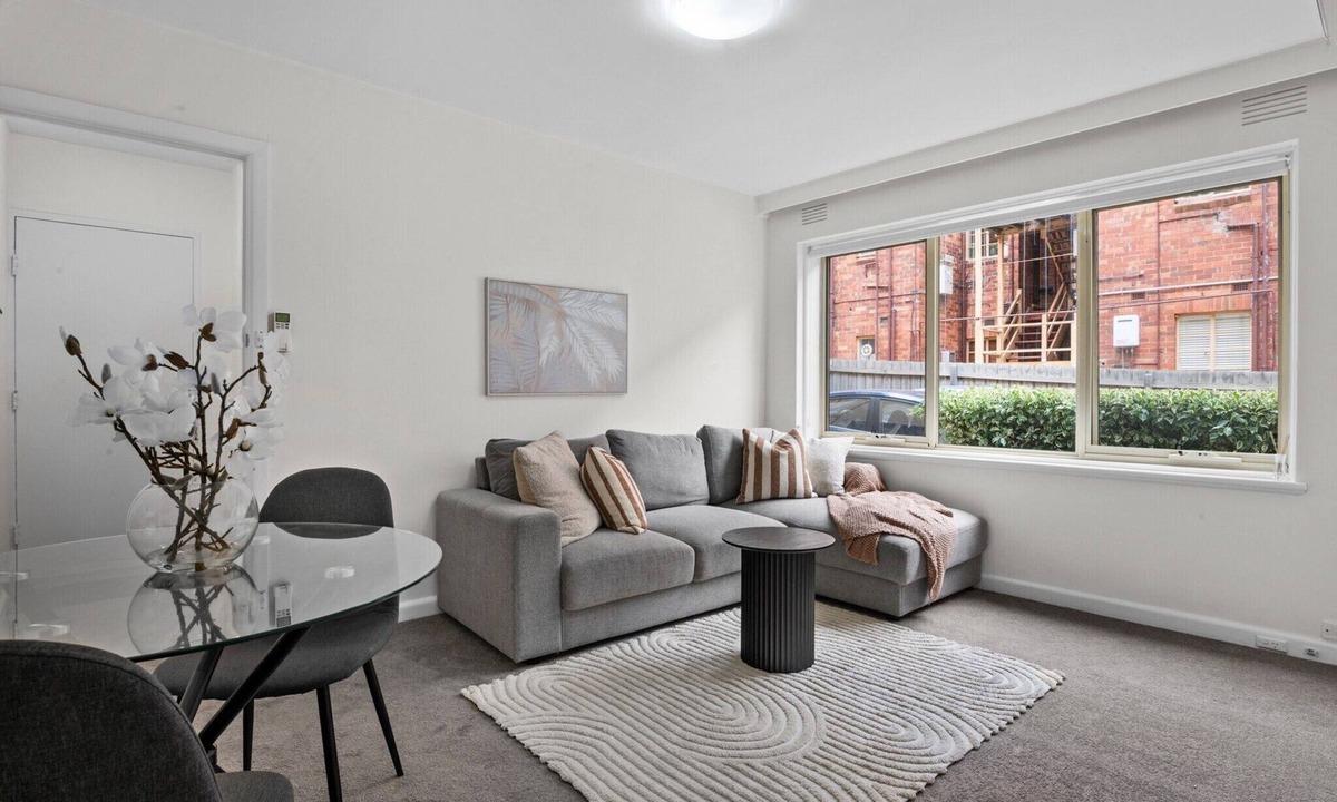 Saint Kilda South Apartment | Bright 1-Bed Apartment in St Kilda