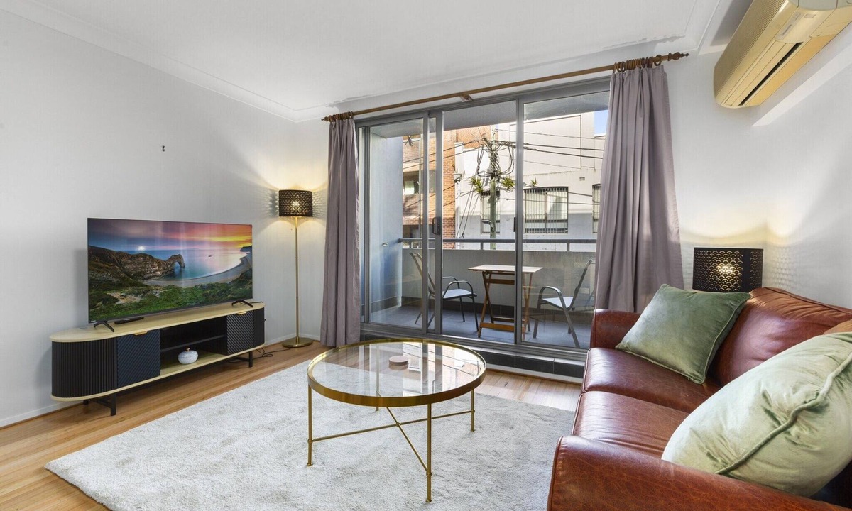 Redfern Apartment | Bright 1-Bed Apartment in Central Redfern