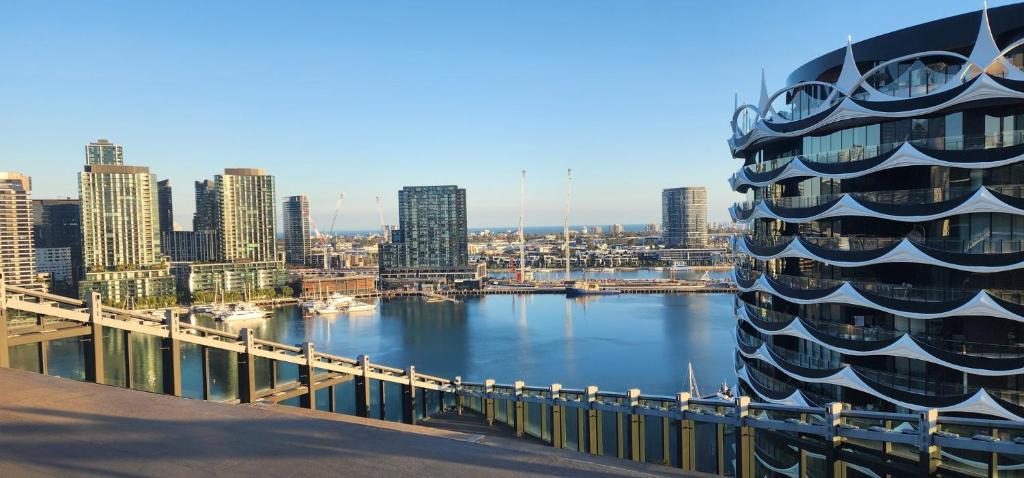 Docklands Apartment | Bright 2-Bed Retreat with Pool, Gym & Sauna Access