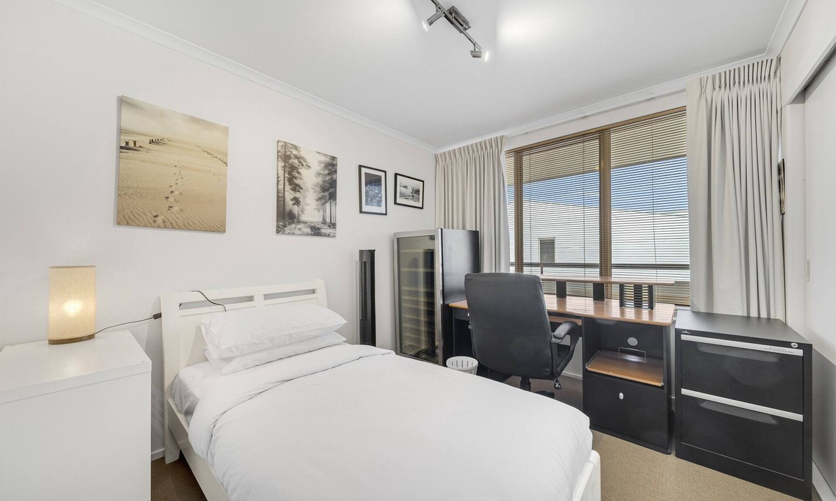 Manuka Apartment | Bright 2-Bed with Private Balcony by Telopea Park