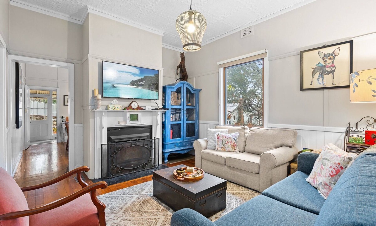 Blackheath House | Bright 3-Bed House with Garden, BBQ & Fireplace