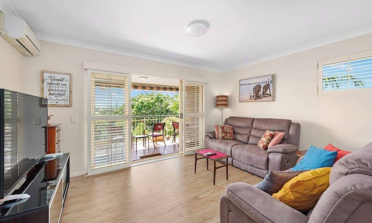 Clayfield Apartment | Bright & Breezy ~ 2 Bed/2 Bath/1 Car/Views!