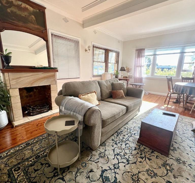 Nowra House | Bright cottage, quiet and centrally located