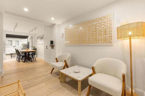 Redfern Apartment | Bright Redfern Terrace Near CBD & Train Station