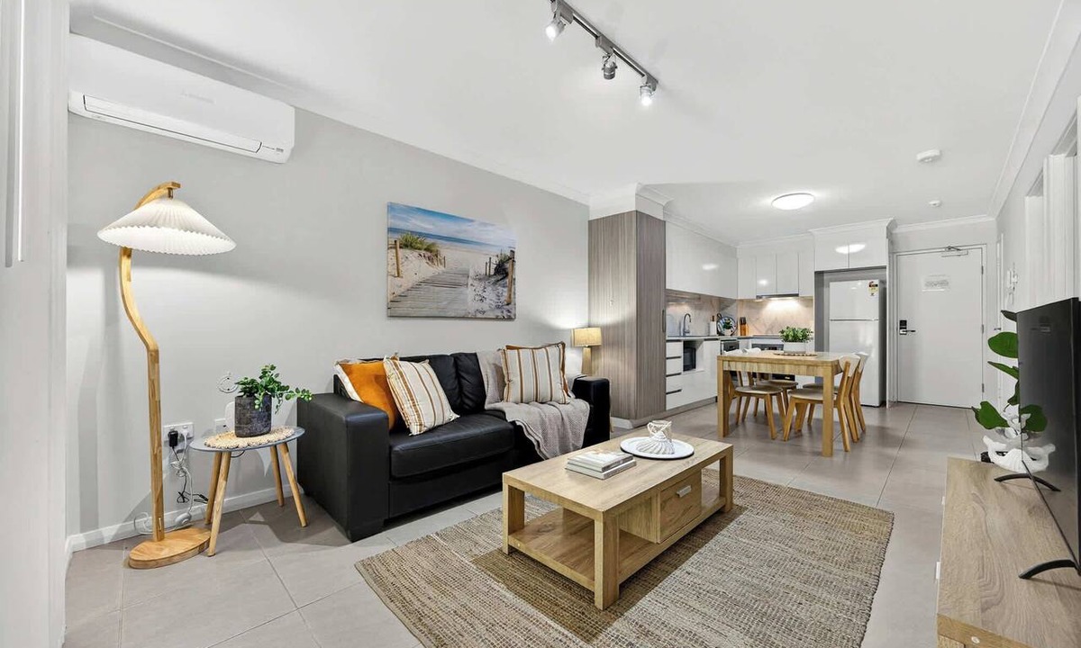 Rockingham Apartment | Bright Rockingham 2BR with Balcony & Parking