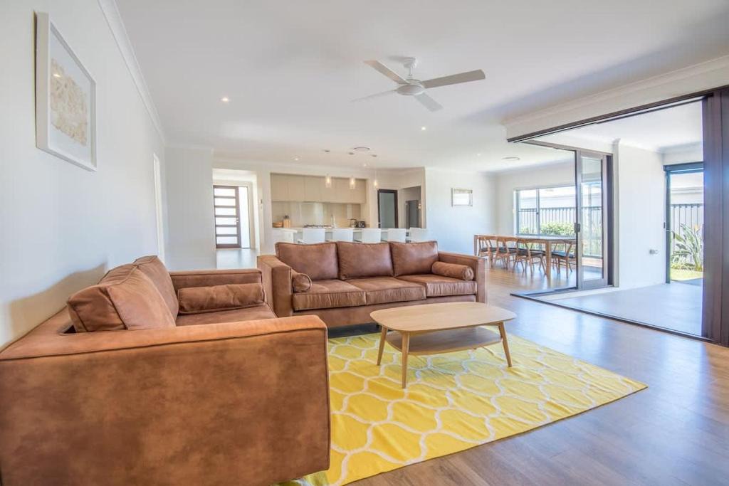Noosa Heads House | Bright spacious Noosa family home