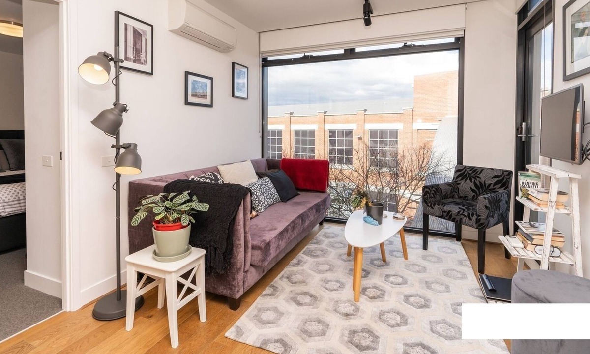 Abbotsford House | Bright stylish inner-city apartment by the river