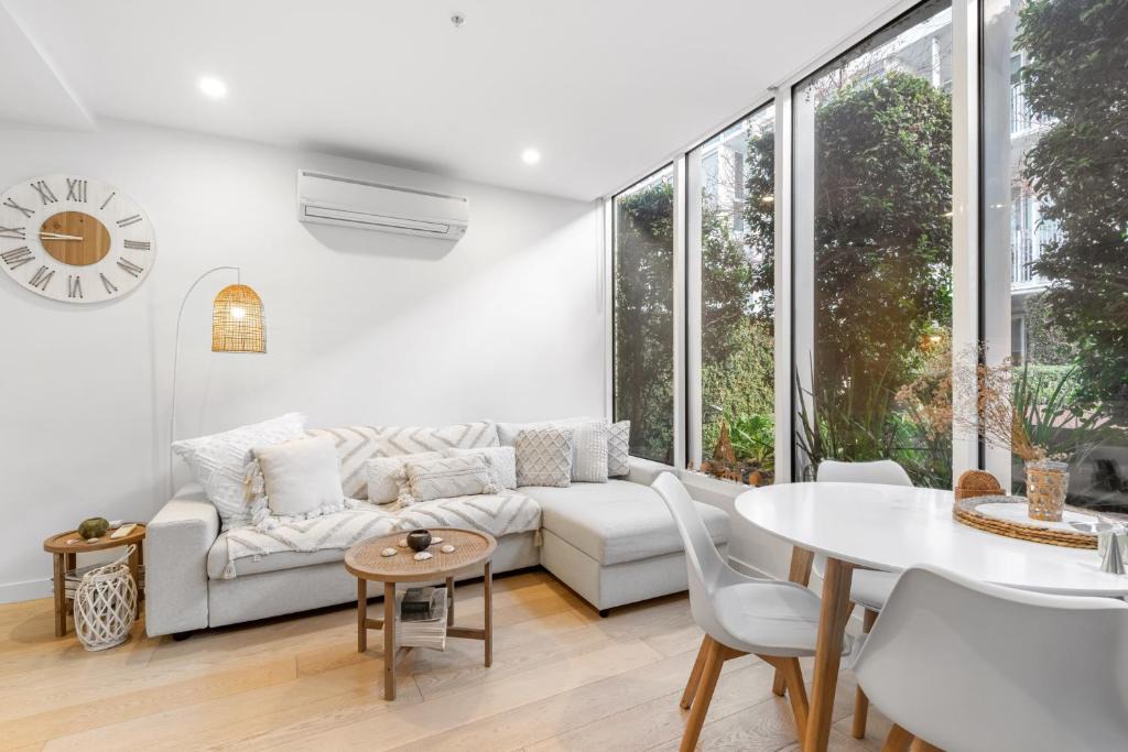 Brighton Apartment | Brighton 1-Bed Apartment with Balcony