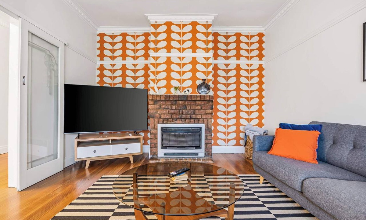Stawell House | Brighton Belle — Mid-Century 2BR Home, Split Bath, Walk to Station & Main St